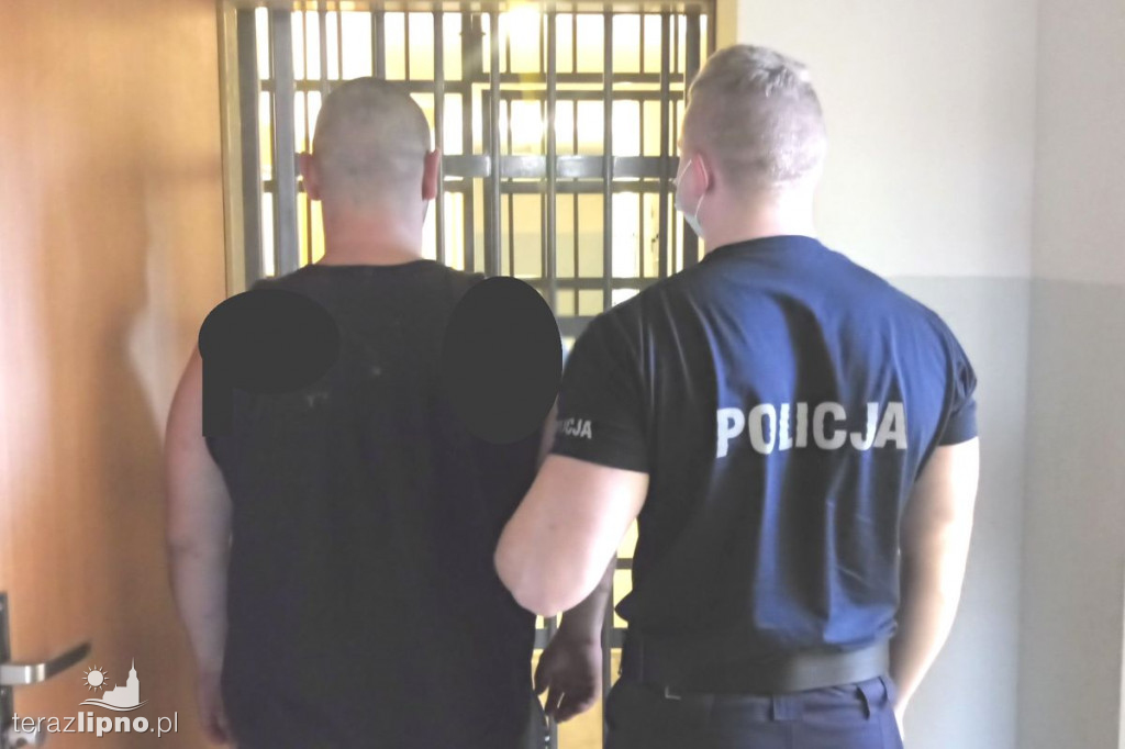 Trzech mężczyzn strzelało w kierunku pojazdu