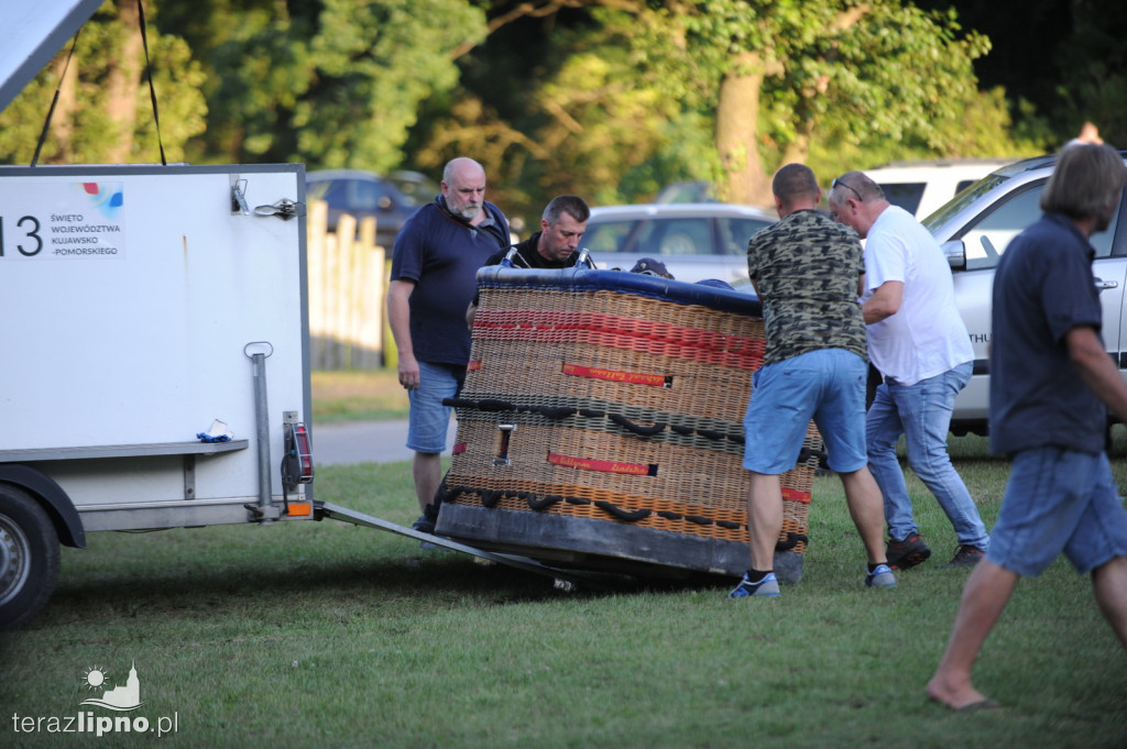 Panorama z lotu ptaka. Festiwal balonów w Lipnie