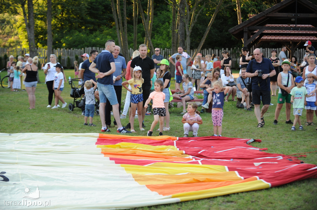 Panorama z lotu ptaka. Festiwal balonów w Lipnie