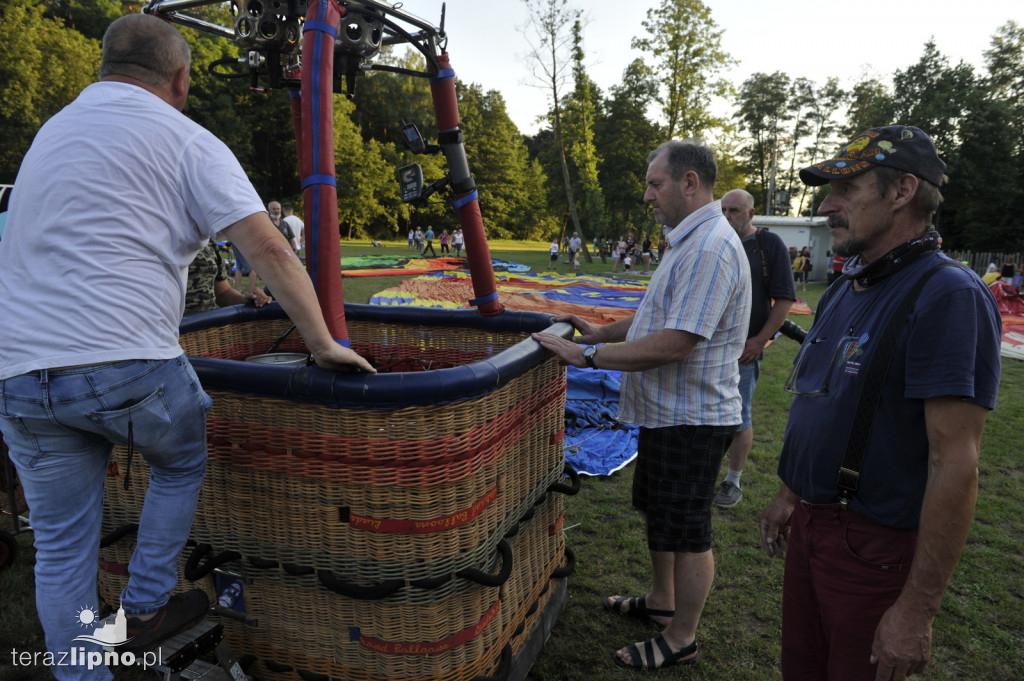 Panorama z lotu ptaka. Festiwal balonów w Lipnie