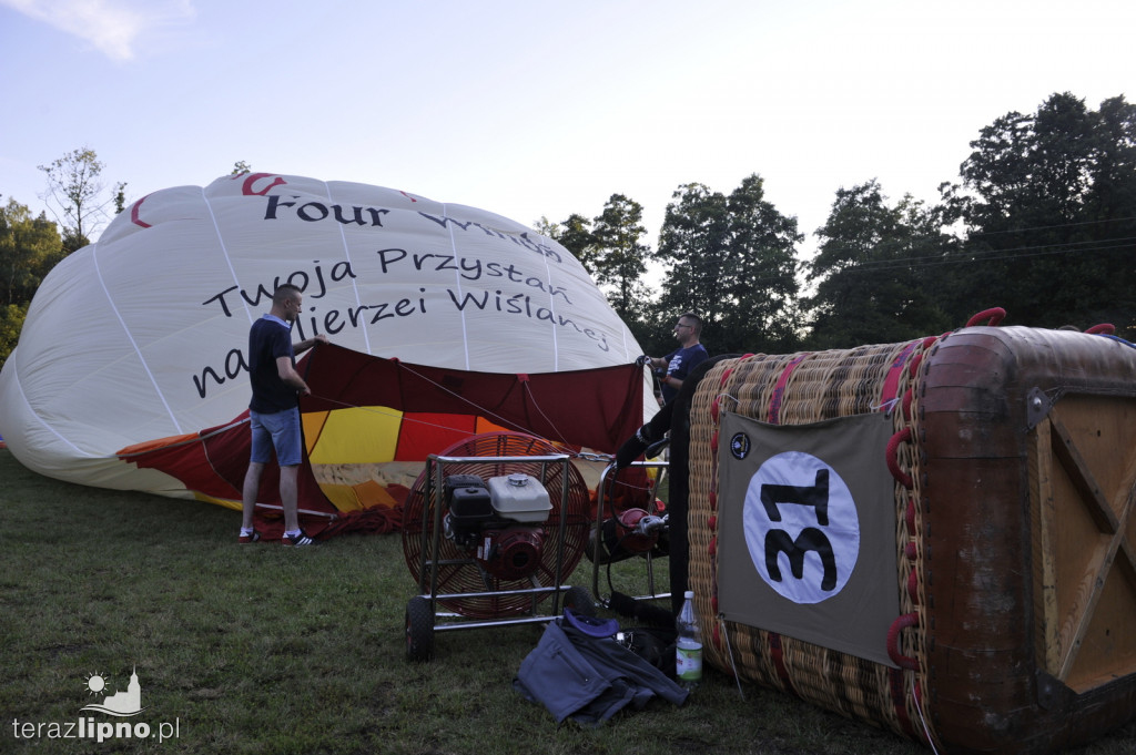 Panorama z lotu ptaka. Festiwal balonów w Lipnie