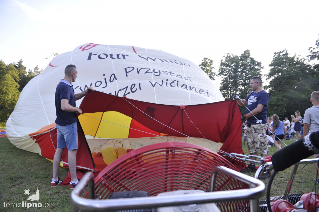 Panorama z lotu ptaka. Festiwal balonów w Lipnie