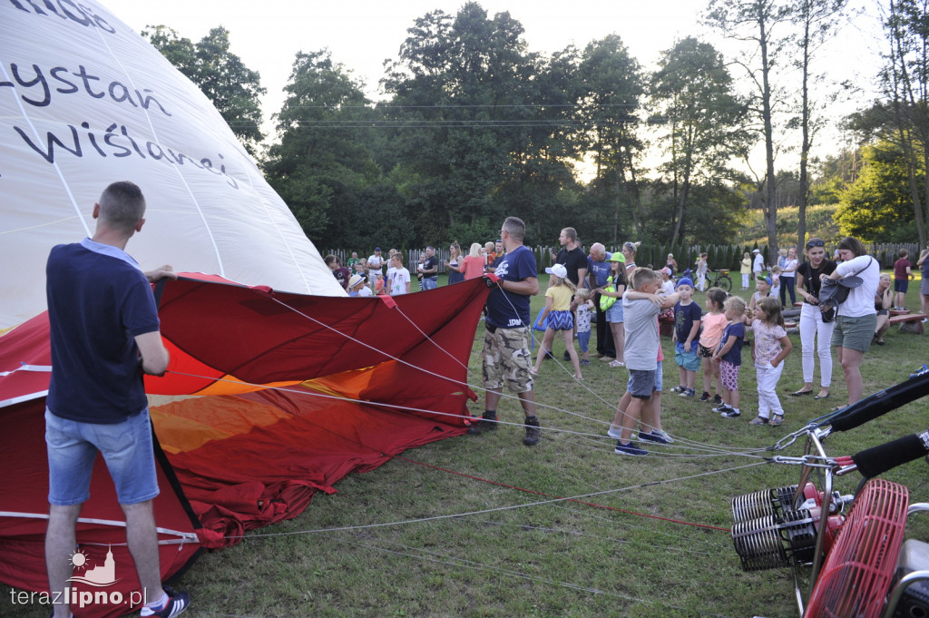 Panorama z lotu ptaka. Festiwal balonów w Lipnie
