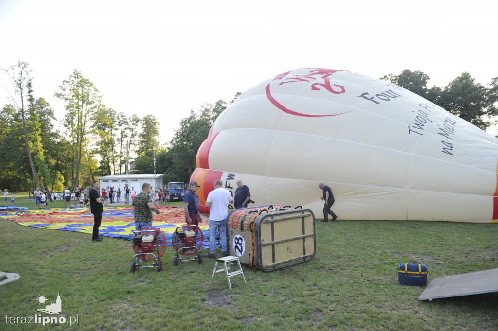 Panorama z lotu ptaka. Festiwal balonów w Lipnie