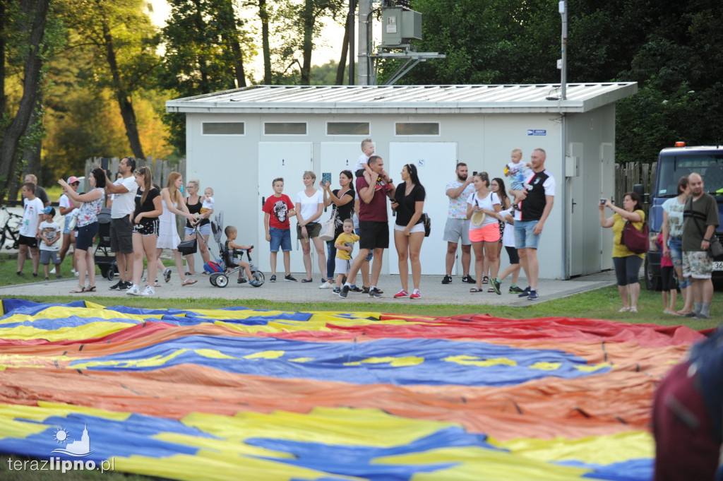 Panorama z lotu ptaka. Festiwal balonów w Lipnie