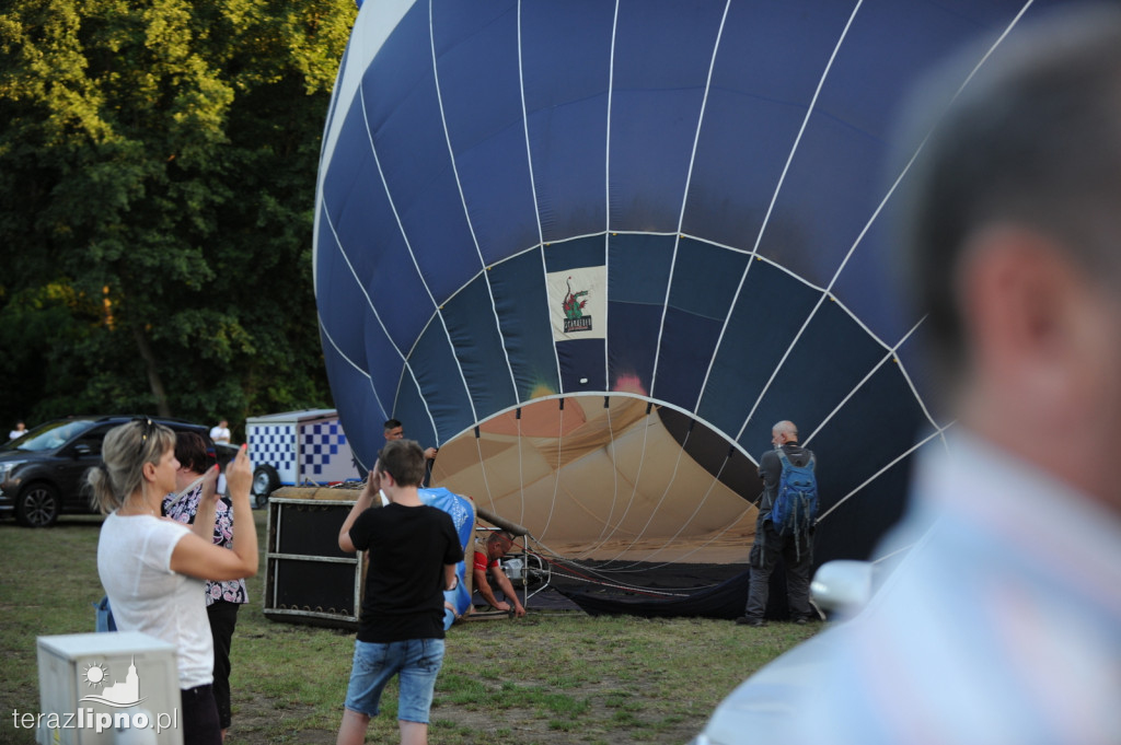 Panorama z lotu ptaka. Festiwal balonów w Lipnie