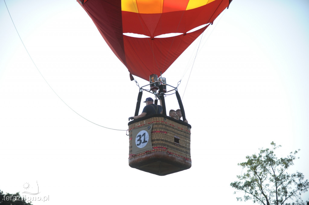 Panorama z lotu ptaka. Festiwal balonów w Lipnie
