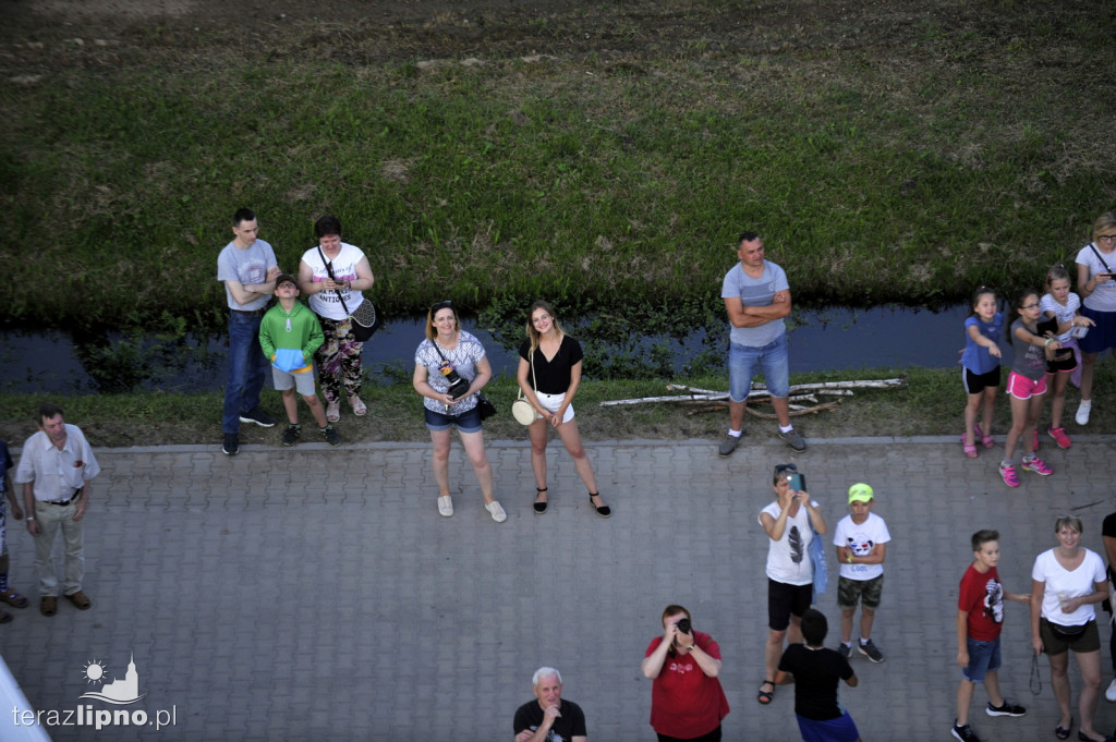 Panorama z lotu ptaka. Festiwal balonów w Lipnie