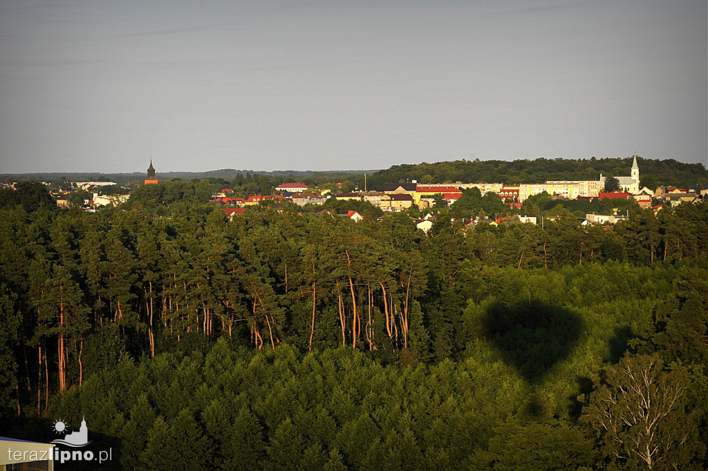 Panorama z lotu ptaka. Festiwal balonów w Lipnie