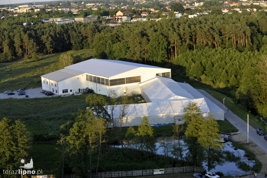 Panorama z lotu ptaka. Festiwal balonów w Lipnie