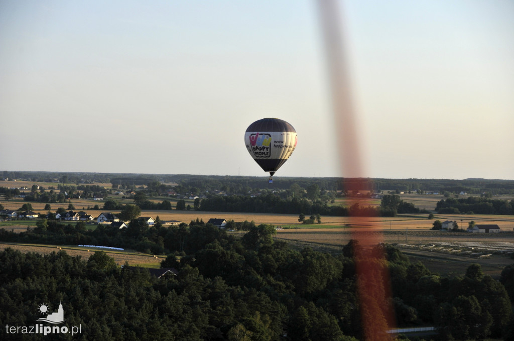 Panorama z lotu ptaka. Festiwal balonów w Lipnie