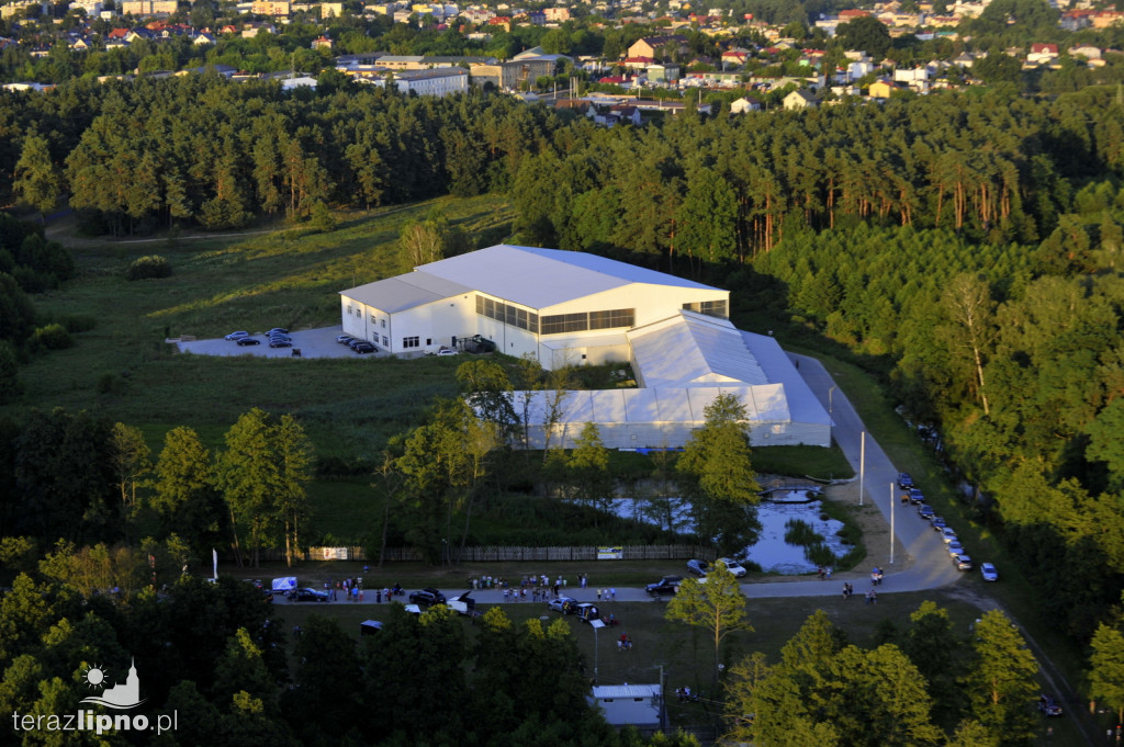 Panorama z lotu ptaka. Festiwal balonów w Lipnie