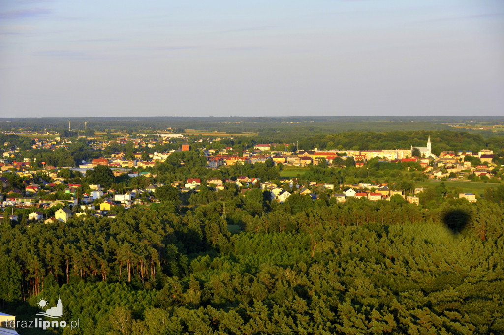 Panorama z lotu ptaka. Festiwal balonów w Lipnie