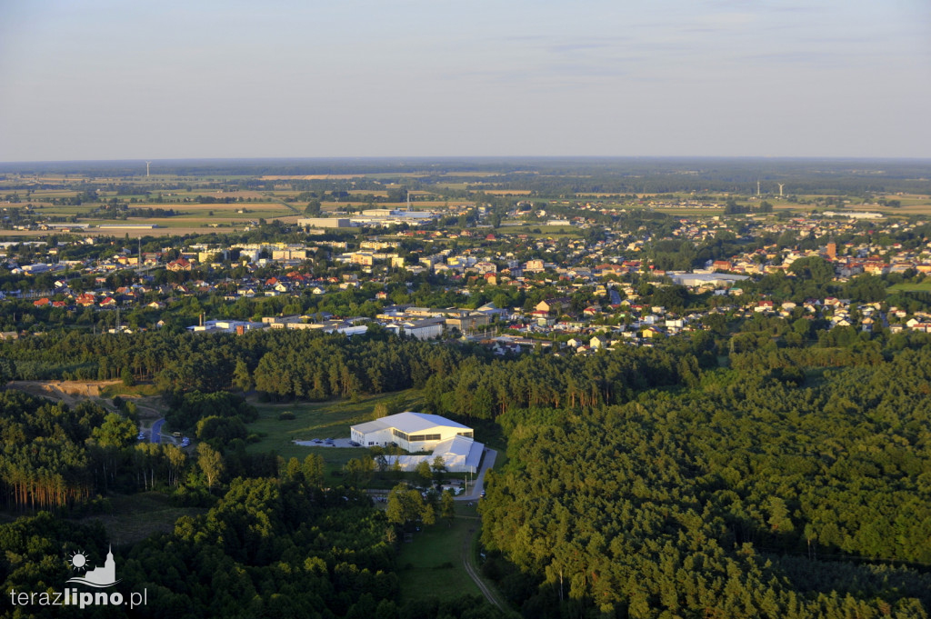 Panorama z lotu ptaka. Festiwal balonów w Lipnie