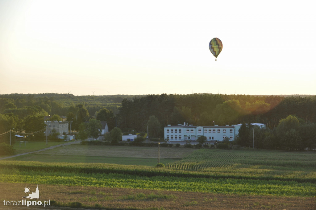 Panorama z lotu ptaka. Festiwal balonów w Lipnie