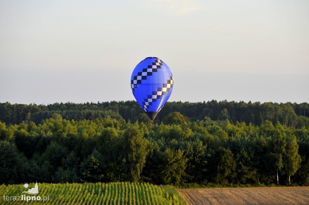 Panorama z lotu ptaka. Festiwal balonów w Lipnie