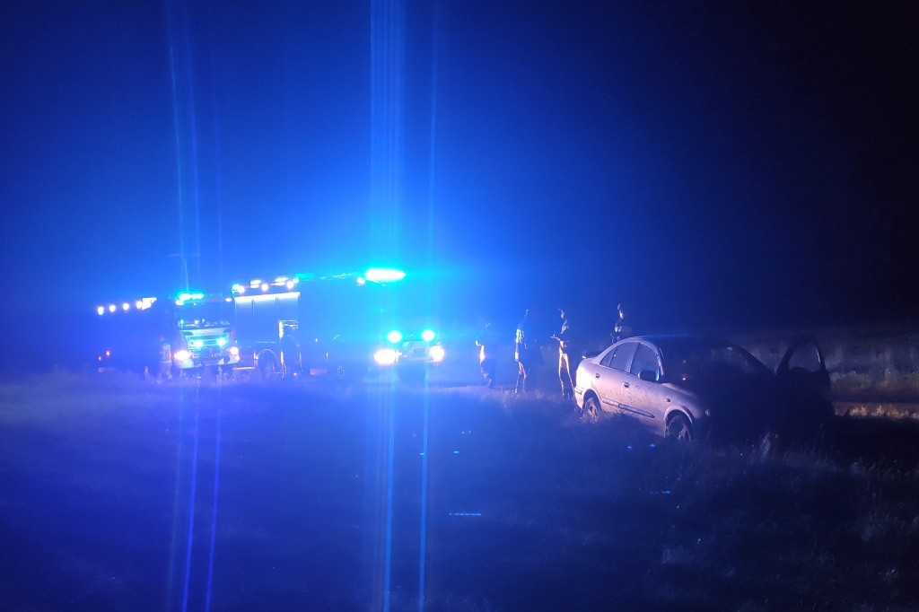 Kierujący nissanem wypadł z drogi