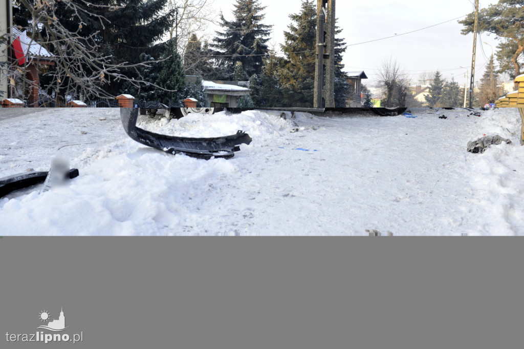 Lipno: Kierowca audi rozbił samochód na słupie