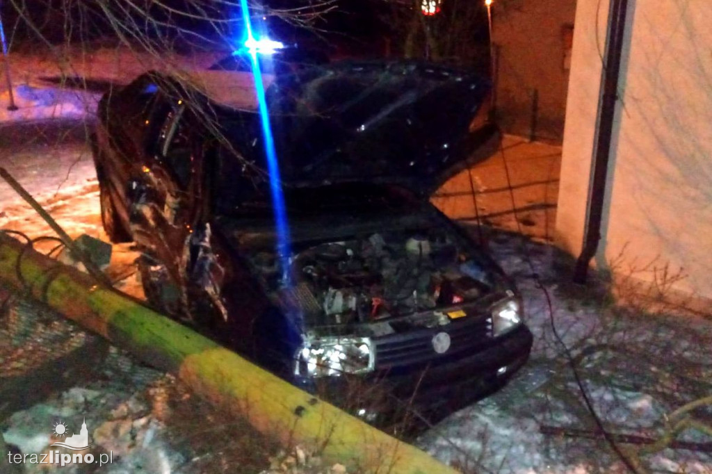 Volkswagen vento wypadł z drogi na Wyszyńskiego