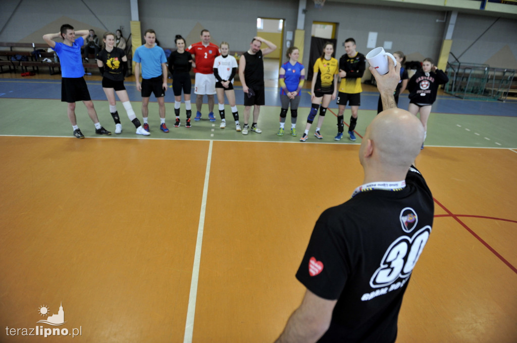 Turniej siatkówki mikstów w ramach 30. finału WOŚP w Lipnie