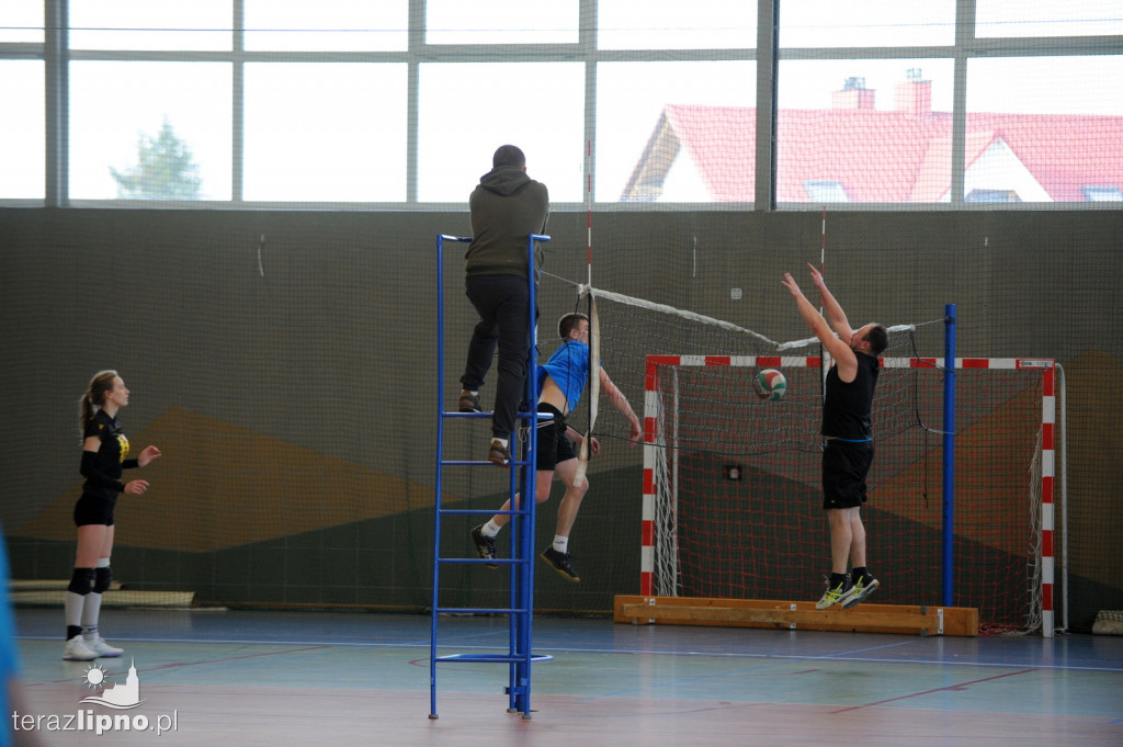 Turniej siatkówki mikstów w ramach 30. finału WOŚP w Lipnie