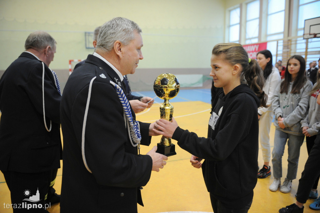 Turniej piłki halowej MDP w Karnkowie
