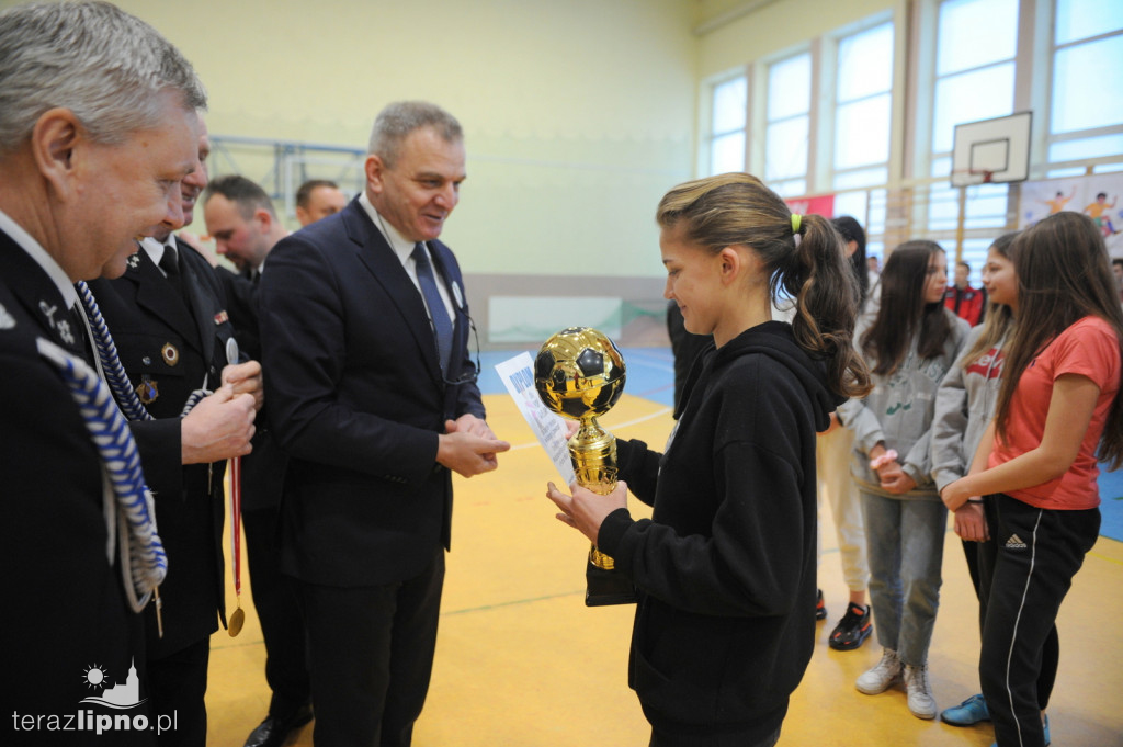 Turniej piłki halowej MDP w Karnkowie