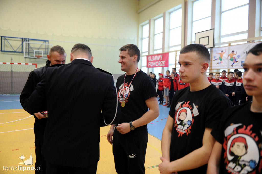Turniej piłki halowej MDP w Karnkowie
