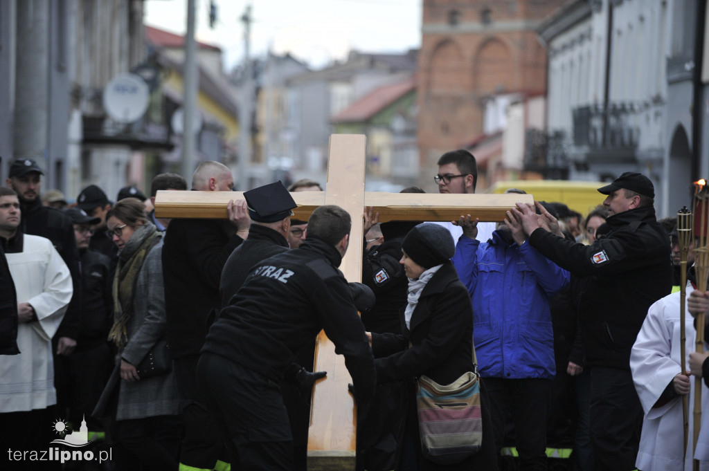 Lipno: Droga krzyżowa przeszła ulicami miasta