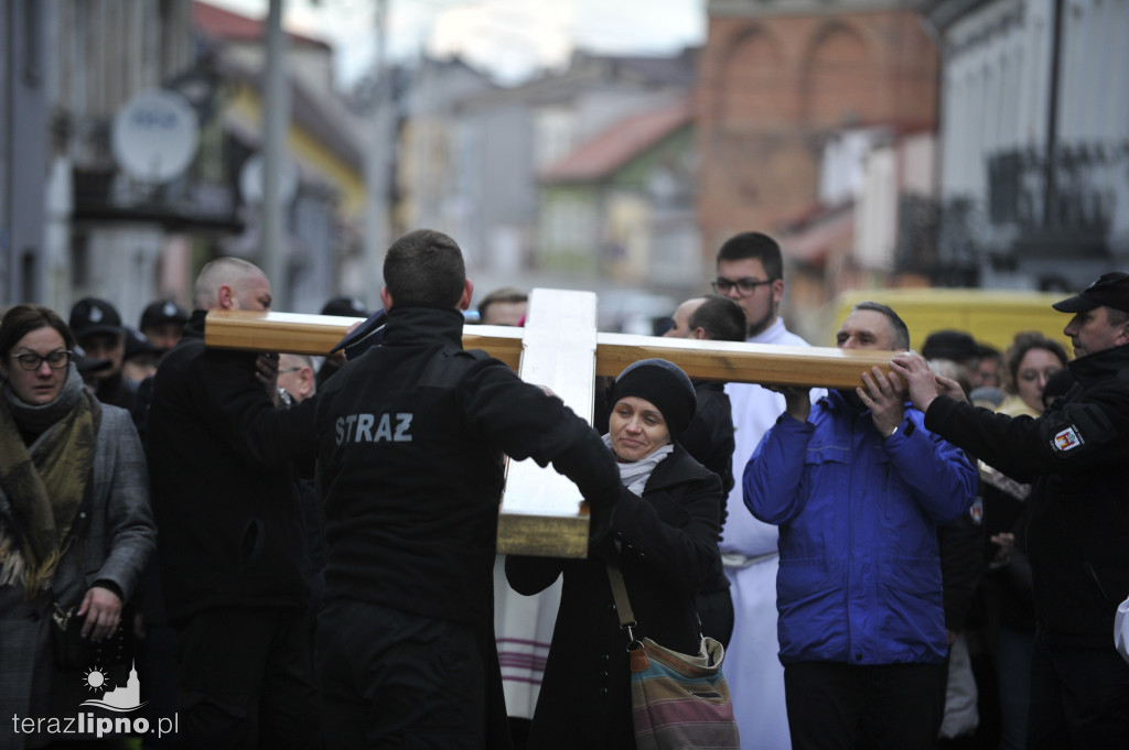 Lipno: Droga krzyżowa przeszła ulicami miasta