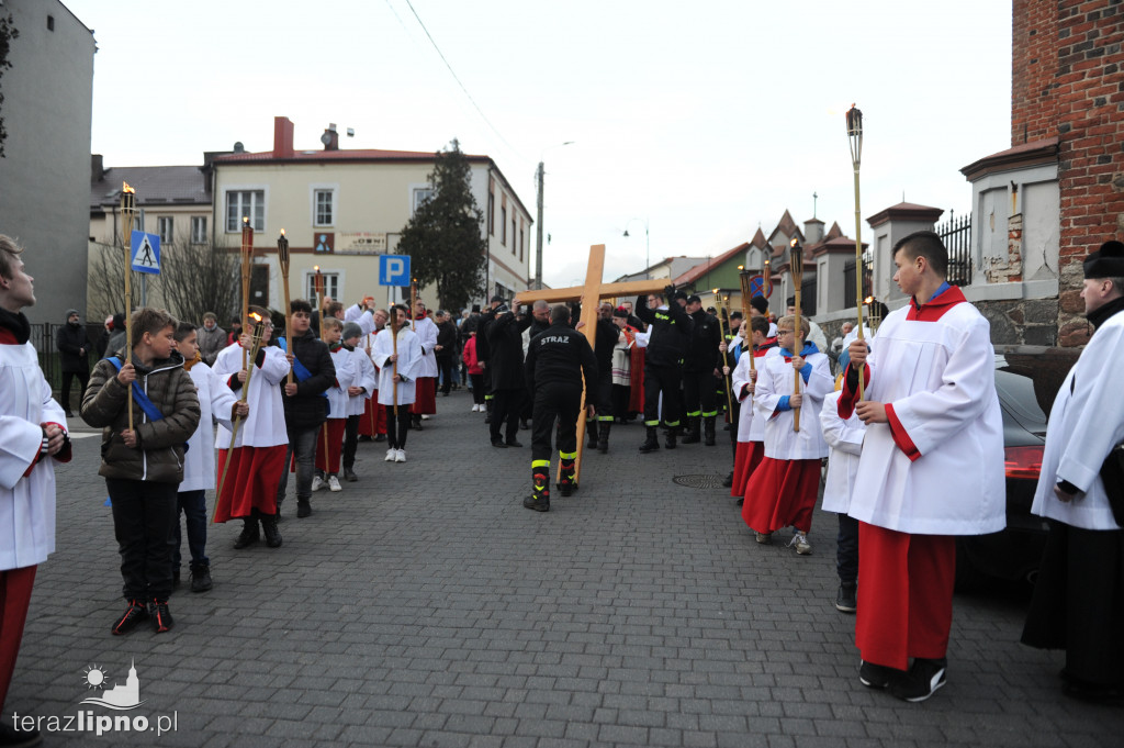 Lipno: Droga krzyżowa przeszła ulicami miasta