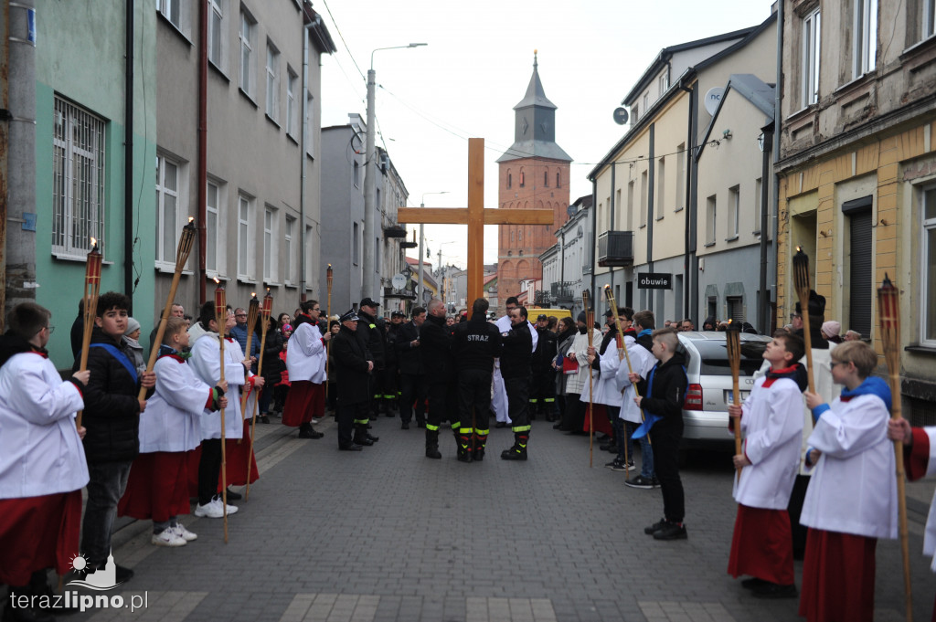 Lipno: Droga krzyżowa przeszła ulicami miasta