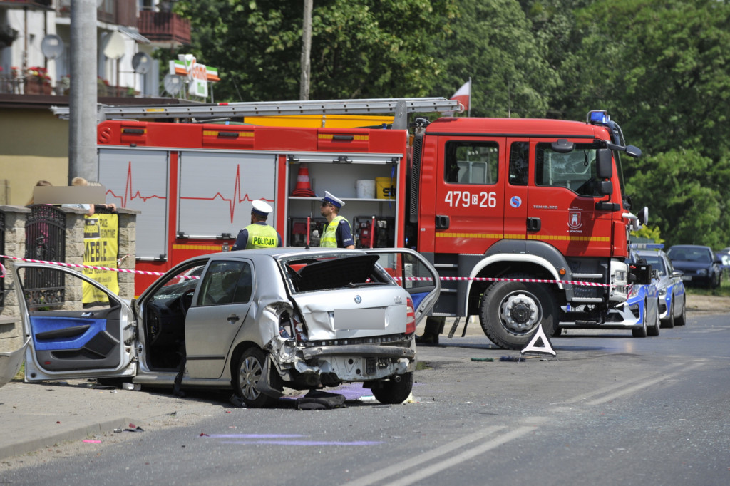 Skoda wjechała pod ciężarówkę