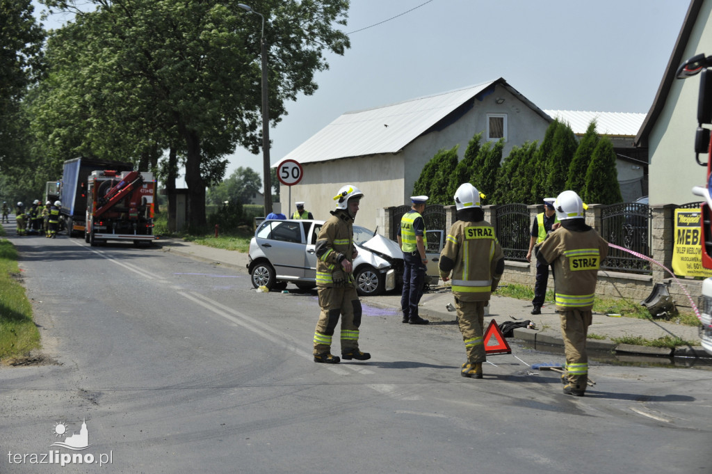 Skoda wjechała pod ciężarówkę