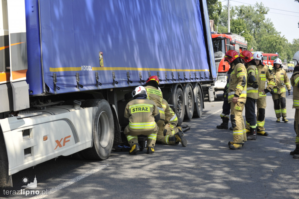 Skoda wjechała pod ciężarówkę