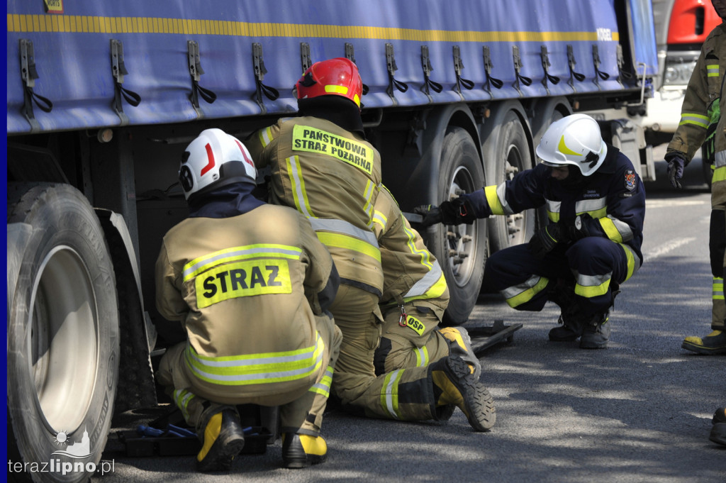 Skoda wjechała pod ciężarówkę