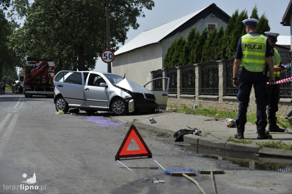 Skoda wjechała pod ciężarówkę