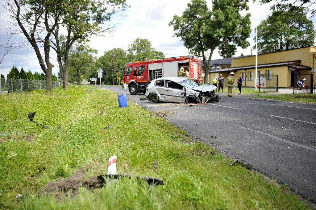 Zderzenie pojazdów na DW 557 w Chlebowie