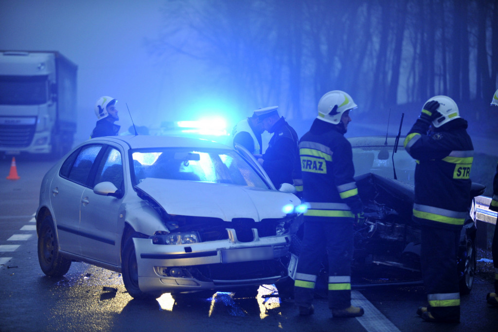 Dwa samochody zderzyły się na DK 10