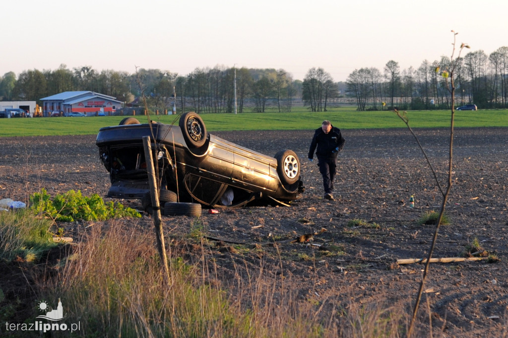 BMW wypadło z drogi. Czworo poszkodowanych