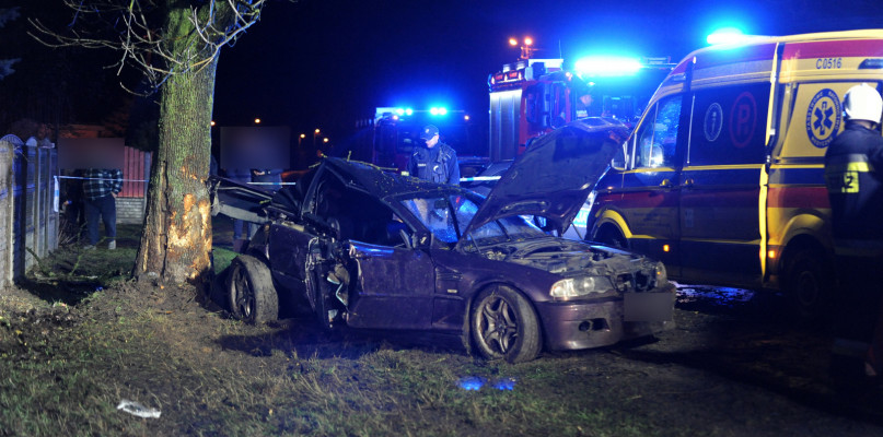 Kierujący samochodem marki bmw mimo udzielonej pomocy zmarł. /fot. Marcin Jaworski