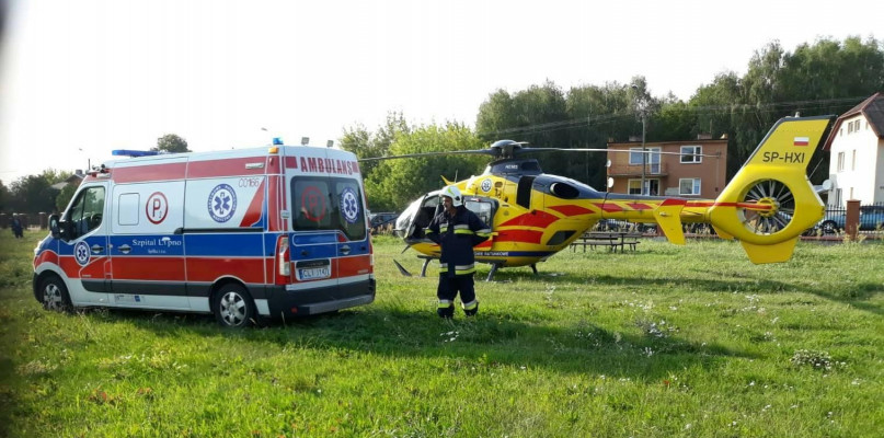 Druhowie z OSP w Skępem byli odpowiedzialni za przygotowanie lądowiska dla śmigłowca LPR. /fot. OSP w Skępem