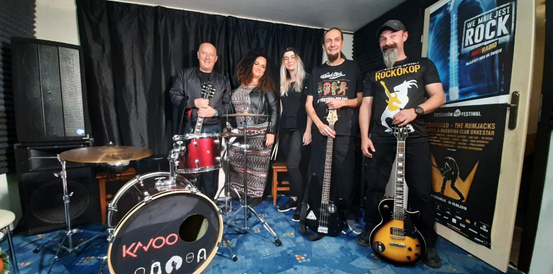 Zespół Kavoo wydał swoją debiutancką płytę zatytułowaną "Pierwsza". /fot. Marcin Jaworski