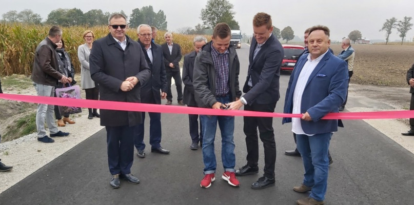 Uroczyste otwarcie kolejnej przebudowanej drogi na terenie gminy Lipno. /fot. uglipno.pl 