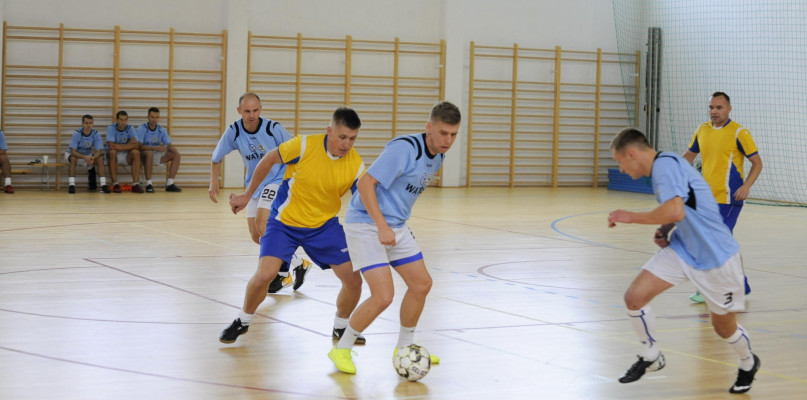 Patryk Krasucki (przy piłce) został królem strzelców turnieju. Pochodzi z Lipna, a reprezentował KM PSP we Włocławku. /fot. Marcin Jaworski