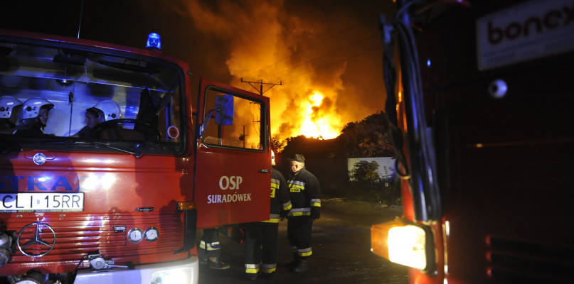 Akcja gaśnicza potrwa prawdopodobnie kilkanaście godzin. /fot. Marcin Jaworski