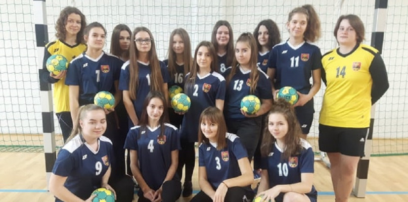 Zawodniczki UKS "Start" w nowych strojach ufundowanych przez Powiat Lipnowski. /Fot. nadesłane