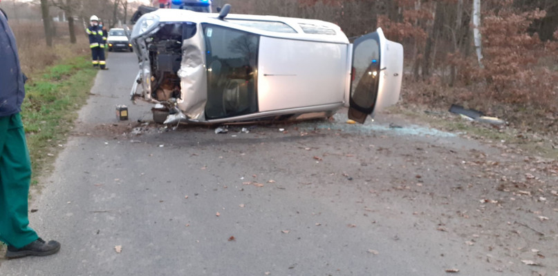 Kobietę z pojazdu wyciągnął kierowca, który akurat pojawił się na miejscu. /Fot. nadesłane