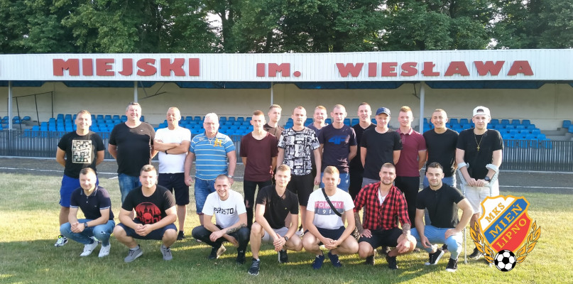 MKS Mień Lipno podczas tegorocznego zakończenia udanego sezonu 2020/2021. /Fot. Szymon Bartczak