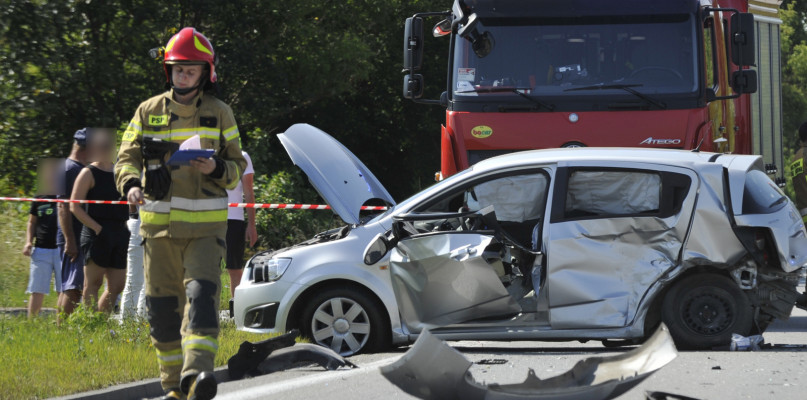 Kierujący chevroletem został przetransportowany do szpitala. /Fot. Marcin Jaworski